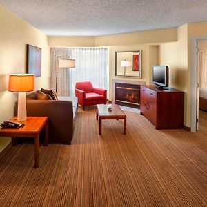 Two-Bedroom Queen Suite